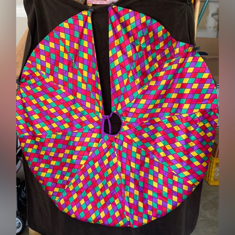Diamond Print Tree Skirt
